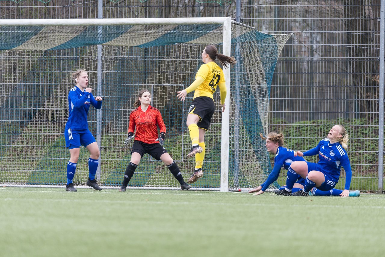 Bild 395 - F SSC Hagen Ahrensburg - SV Frisia Risum-Lindholm : Ergebnis: 1:2